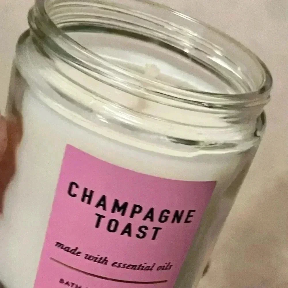 🍒🆕🍒 Bath and Body Works Champagne Toast 7 Ounce Candle
